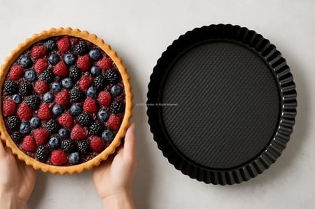 28 cm Yuvarlak Meyve Turtası Kalıbı – Siyah Metalik Yapışmaz Kaplamalı Turta ve Kiş Kalıbı – Eşit Isı Dağılımlı – Kolay Temizlenebilir – Fırın Güvenli