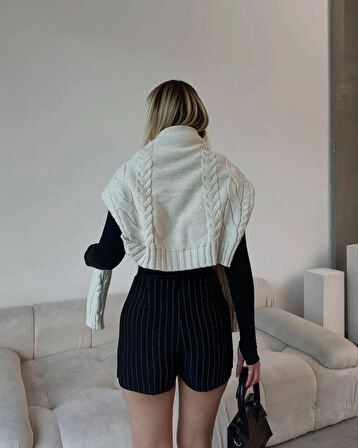 Siyah - Çift Yırtmaçlı Çizgili Şort Etek