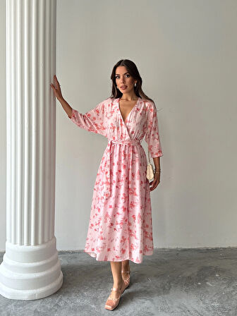 Pembe - Kruvaze Yaka Çiçek Desenli Kuşaklı Elbise