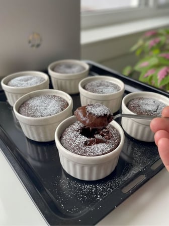 Beyaz Seramik Sufle Kabı Seti, Isıya Dayanıklı Rölyefli Fırın ve Sunum Kasesi, 6 Parça