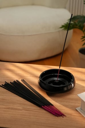 Love Bundles 20 Adet Citronella Çubuk Tütsü ve Siyah Seramik Çubuk Tütsülük Citronella