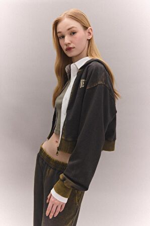 DeFacto Coool Crop Kapüşonlu Baskılı Soluk Yıkama Efektli Kalın Fermuarlı Sweatshirt C4475AX24SPAR191