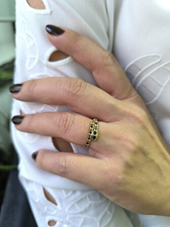 Siyah Taşlı Altın Yılan Yüzük