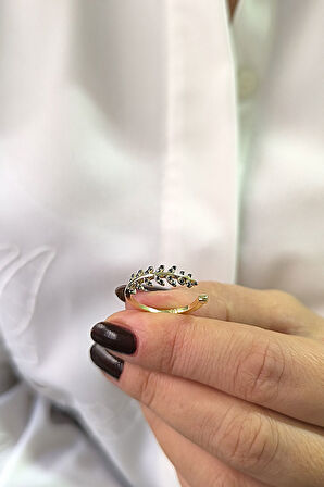 Siyah Taşlı Altın Yaprak Yüzük