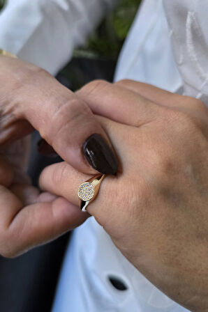 Taşlı Tasarım Altın Minimal Yüzük