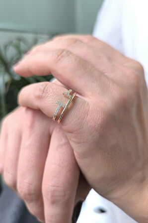 Altın Taşlı Model Kadın Yüzük