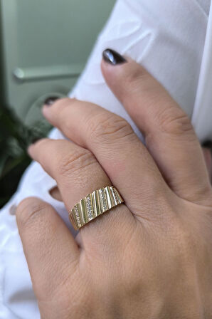 Altın Taşlı Çizgi Yüzük