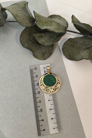 Yeşil Mineli Altın Yuvarlak Etnik Kolye