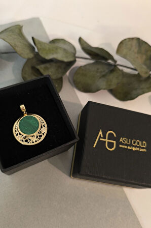 Yeşil Mineli Altın Yuvarlak Etnik Kolye