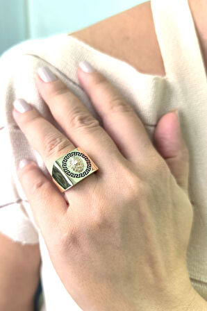 Kare Motifli Altın Aslan Yüzük