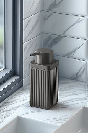 Lines Serisi Gri Banyo Seti, 5 Parça Akrilik Kare 5 Litre Çöp Kovası, Sabunluk, Fırçalık Takımı 3462