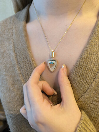 Altın Üçgen Nazar Göz Kolye