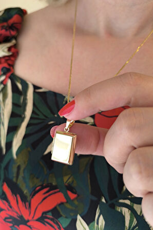 Dikdörtgen Altın Madalyon Kolye