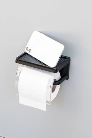 Yapışkanlı Kapaklı Tuvalet Kağıdı Askısı Banyo Tuvalet Kağıtlığı Aparatı Peçetelik Organizer Plastik, Siyah