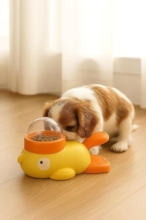 İnteraktif Kedi Köpek Mama Oyuncağı, Ördek Şeklinde Pedallı Ödül Maması Fırlatıcı, Zeka Geliştirici Yavaş Beslenme Aparatı, Evcil Hayvan Stres Azaltıcı Egzersiz Oyuncağı (Turuncu)
