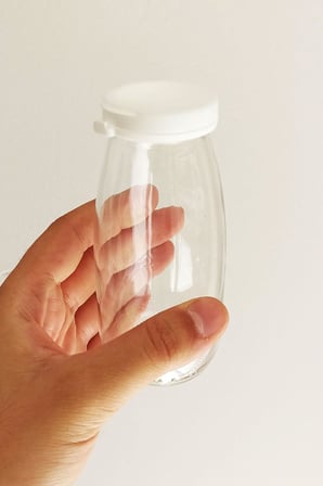 250 ml Şeffaf Sürahi Süt, Ayran, Su, Limonata, Meşrubat Şişesi 250 Cc Yırtmalı Kapaklı Cam Şişe 6 Adet (6, Beyaz Kilitli Kapak, 250)