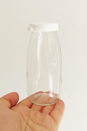 250 ml Şeffaf Sürahi Süt, Ayran, Su, Limonata, Meşrubat Şişesi 250 Cc Yırtmalı Kapaklı Cam Şişe 6 Adet (6, Beyaz Kilitli Kapak, 250)