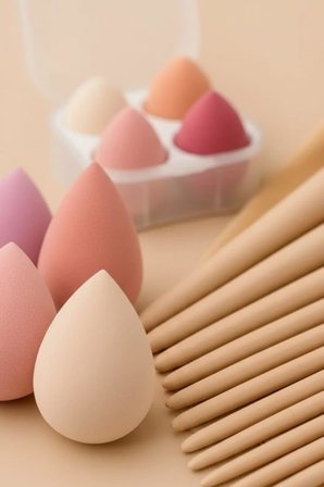 Profesyonel 13 Parça Makyaj Fırça Seti ve 4'lü Makyaj Süngeri Kutulu Set, Keseli Fırça Kiti