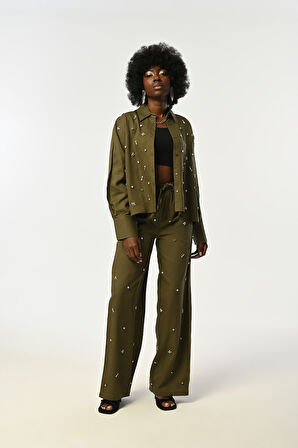 KADIN ÖNÜ TAŞ İŞLEMELİ HAKİ RENK GÖMLEK