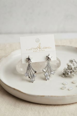 Gümüş Renk Zirkon Taşlı Halley Model Pirinç Kadın Küpe