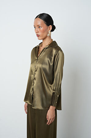 Kadın V Yaka Haki Renk Düz Saten Altın Düğmeli Gömlek