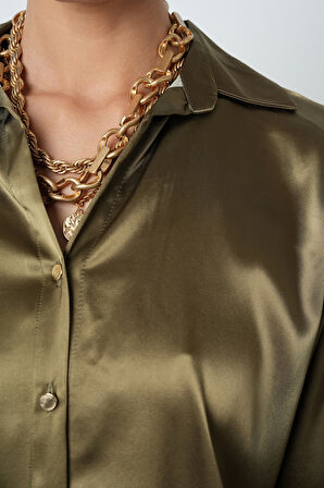 Kadın V Yaka Haki Renk Düz Saten Altın Düğmeli Gömlek