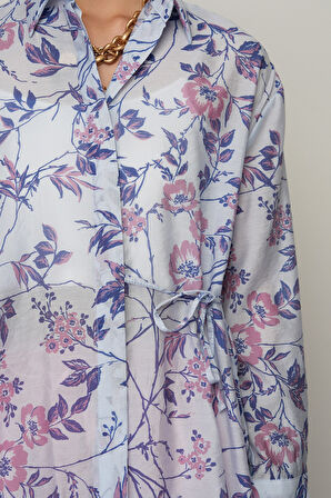 KADIN YANDAN BAĞLAMA DETAYLI MOR-MAVİ ÇİÇEKLİ GÖMLEK