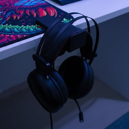 Premium Siyah Asılabilir Masa Kenarı Kulaklık Standı, Ergonomik ve Sağlam
