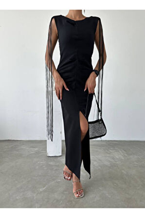 Omuzları püskül detaylı önden yırtmaçlı elbise