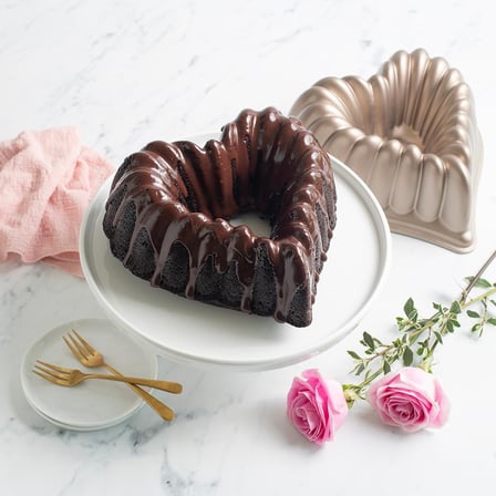 , Nordicware 55548 Kek Kalıbı, Kalpli Çelenk, Alüminyum Döküm, Hacim: 2.5lt, 55548Amz, Gümüş