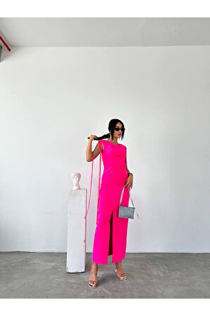 Omuzları püskül detaylı önden yırtmaçlı elbise