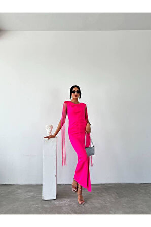 Omuzları püskül detaylı önden yırtmaçlı elbise