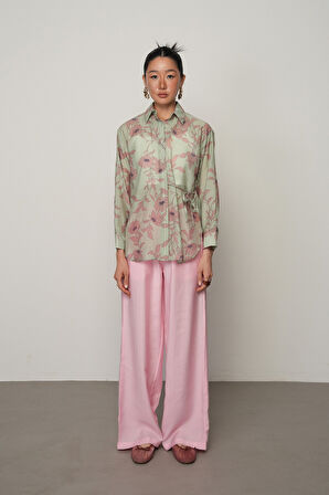 KADIN YANDAN BAĞLAMA DETAYLI PEMBE-YEŞİL ÇİÇEKLİ GÖMLEK