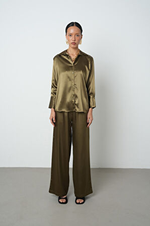 Kadın V Yaka Haki Renk Düz Saten Altın Düğmeli Gömlek