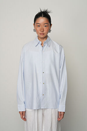 KADIN MAVİ ÇİZGİLİ DÜĞME DETAYLI GÖMLEK