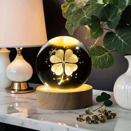 MR 3D Kristal Cam Küre, Ahşap Soketli Gece Lambası,LED, sevgiliye hediye, Noel, Öğretmenler Günü, Özel Tasarım Harika bir hediye (Yonca)