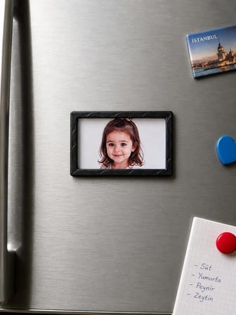 8 Adet Siyah Çerçeveli Fotoğraf Baskılı Mıknatıslı Magnet 5x8 cm – Kişiye Özel