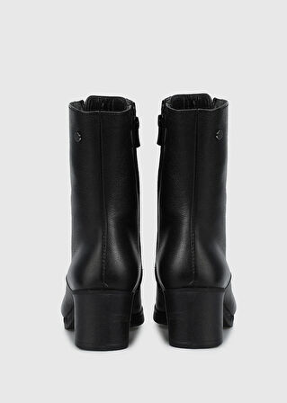 Siyah Deri Kadın Bot