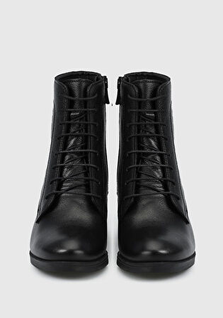 Siyah Deri Kadın Bot