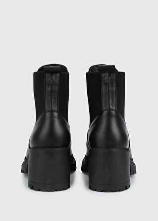 Siyah Deri Kadın Bot