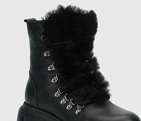 Siyah Deri Kadın Bot