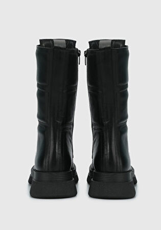 Siyah Deri Kadın Bot