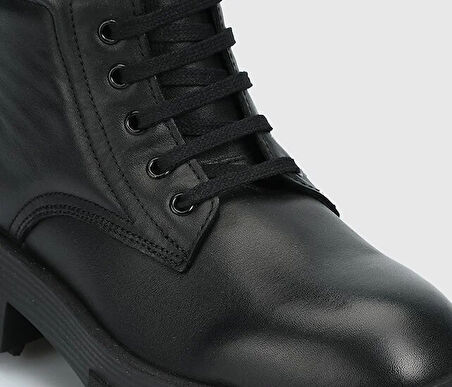 Siyah Deri Kadın Bot