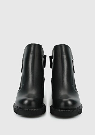 Siyah Deri Kadın Bot
