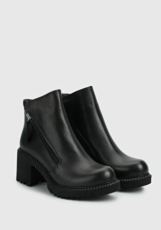 Siyah Deri Kadın Bot