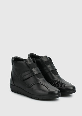 Siyah Deri Kadın Bot