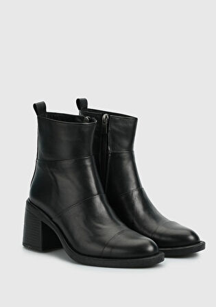 Siyah Deri Kadın Bot