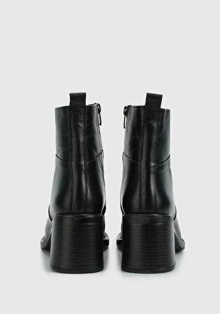 Siyah Deri Kadın Bot