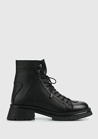 Siyah Deri Kadın Bot