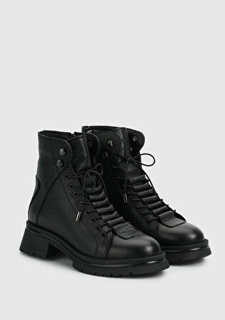 Siyah Deri Kadın Bot